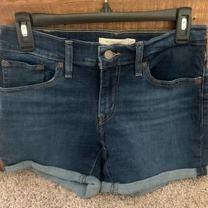 Women’s Levi’s denim shorts